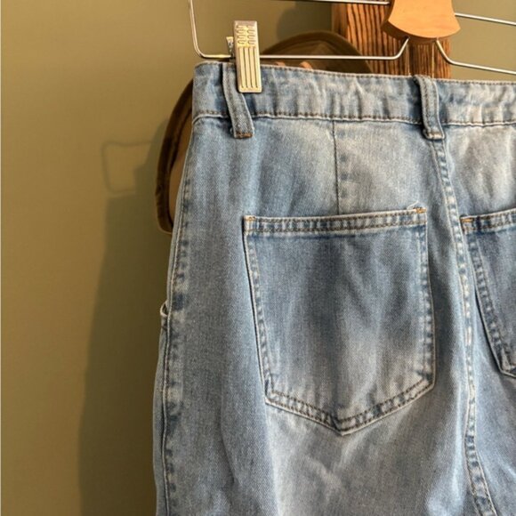 148.) SHEIN / Denim / Light Blue / Cargo Jeans - Picture 5 of 8